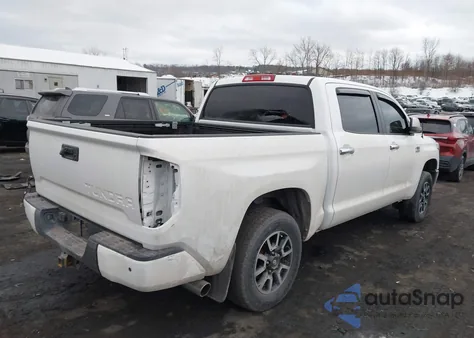 2019 Toyota Tundra 1794 5.7L V8 z USA, uszkodzony, nr VIN 5TFAY5F12KX866934
